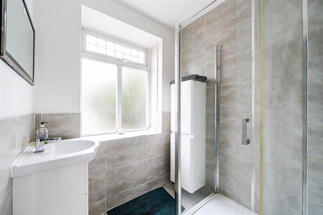 Oxenpark Avenue, Wembley, photo 12