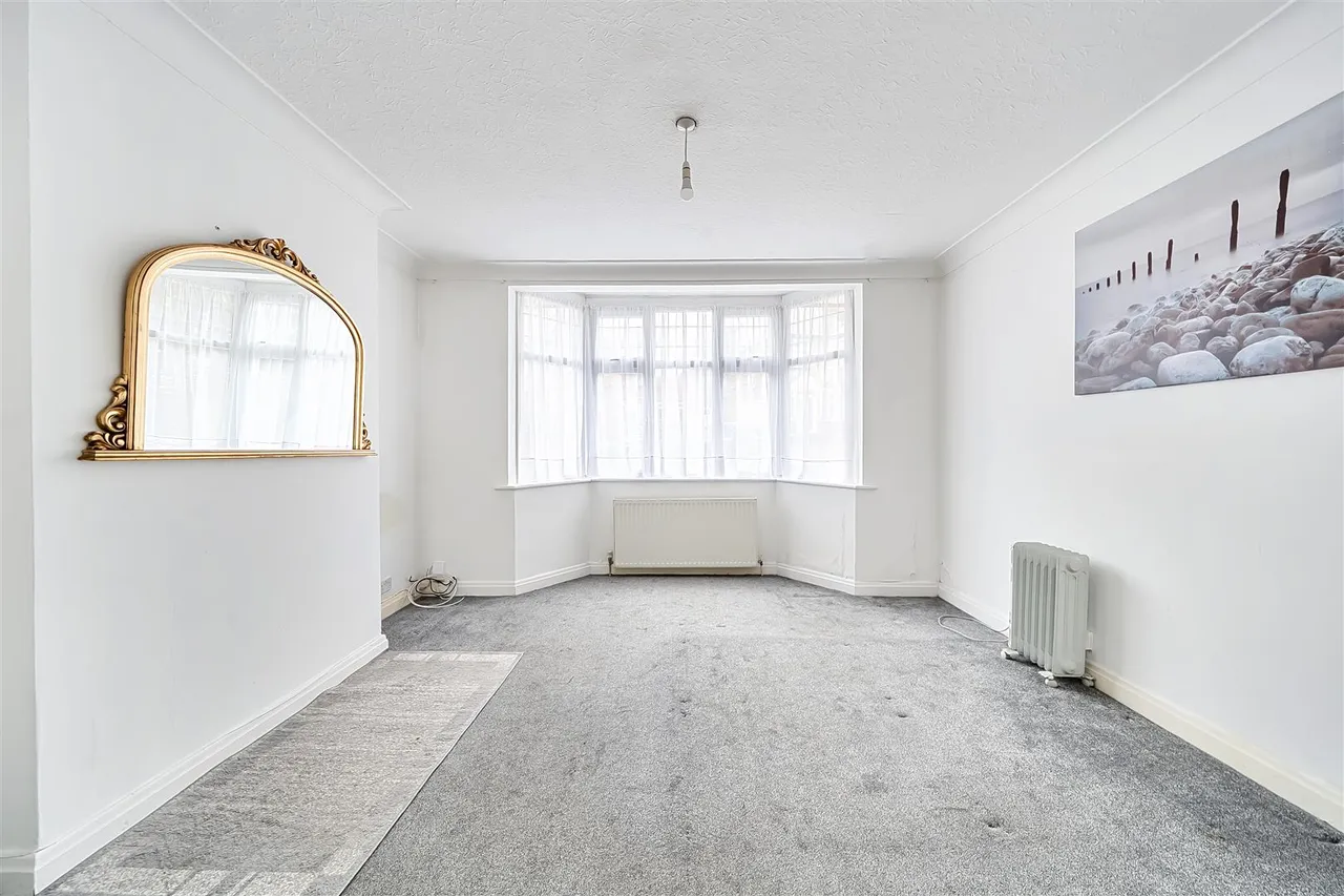 Oxenpark Avenue, Wembley, photo 5