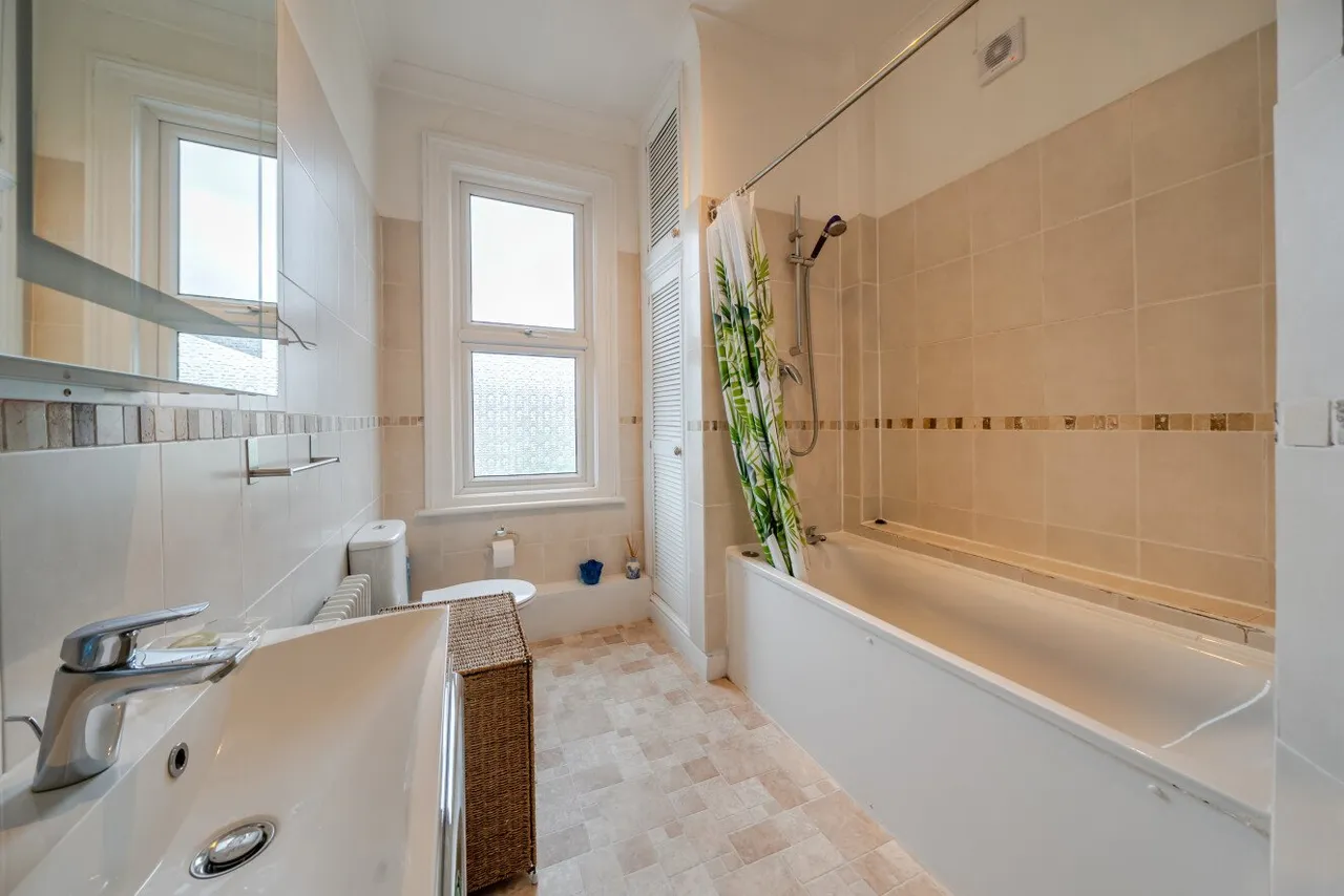 Bedford Hill, Balham, London, SW12, photo 3