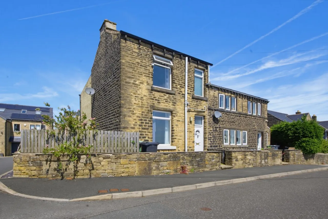 4 bed house for sale, High Street, Golcar, HD7