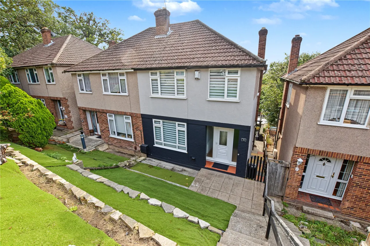 3 bed house for sale, Broom Mead, DA6