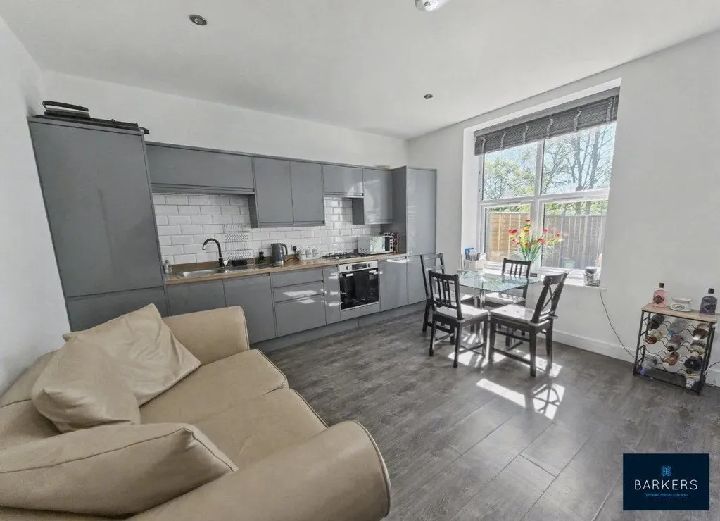 Transvaal Terrace, Batley WF17 0AA, photo 6
