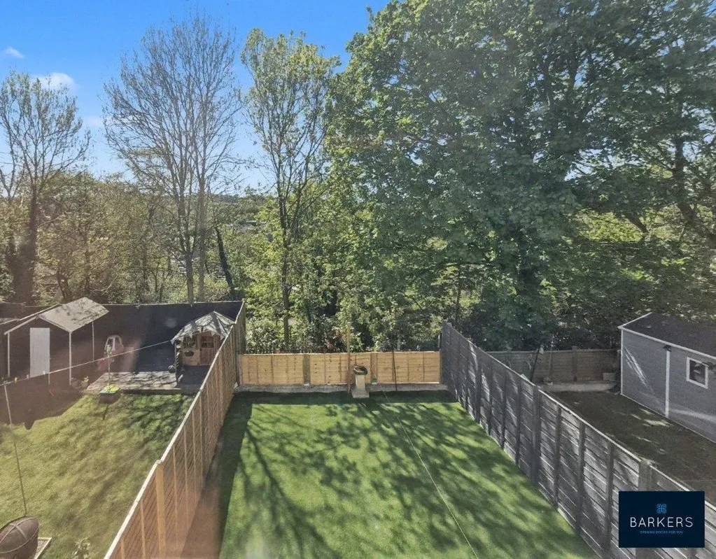 Transvaal Terrace, Batley WF17 0AA, photo 2