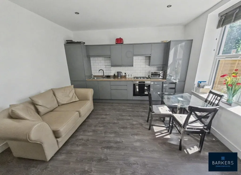 Transvaal Terrace, Batley WF17 0AA, photo 5