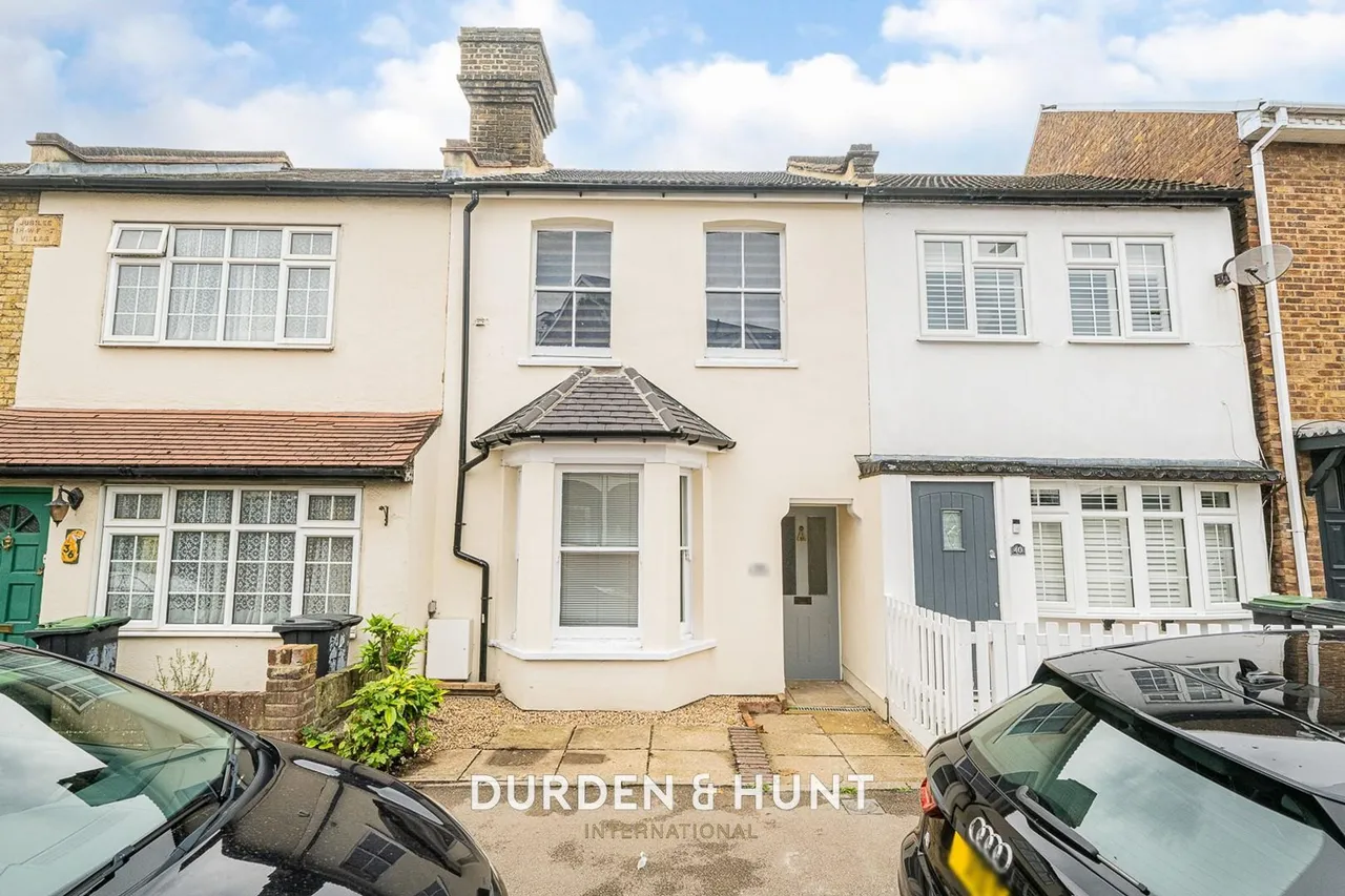 2 bed house to rent, Forest Road, Loughton, IG10