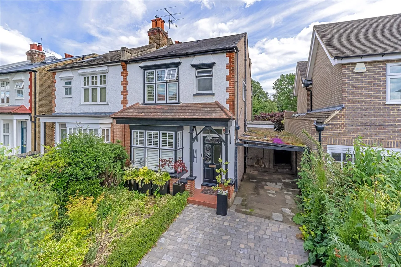 4 bed house for sale — Gloucester Road, Hampton, TW12 2UJ
