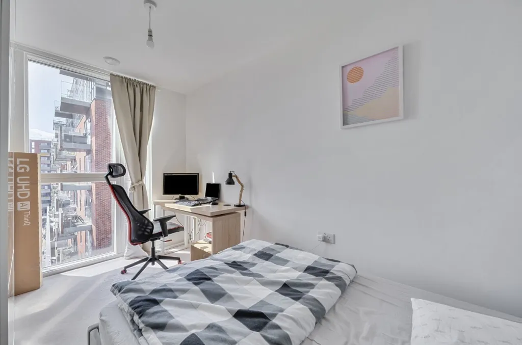 Corsican Square, Bow, E3, photo 6