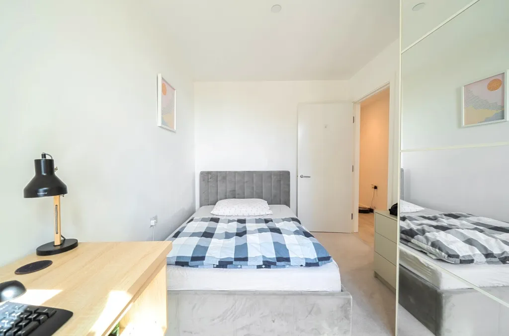 Corsican Square, Bow, E3, photo 12