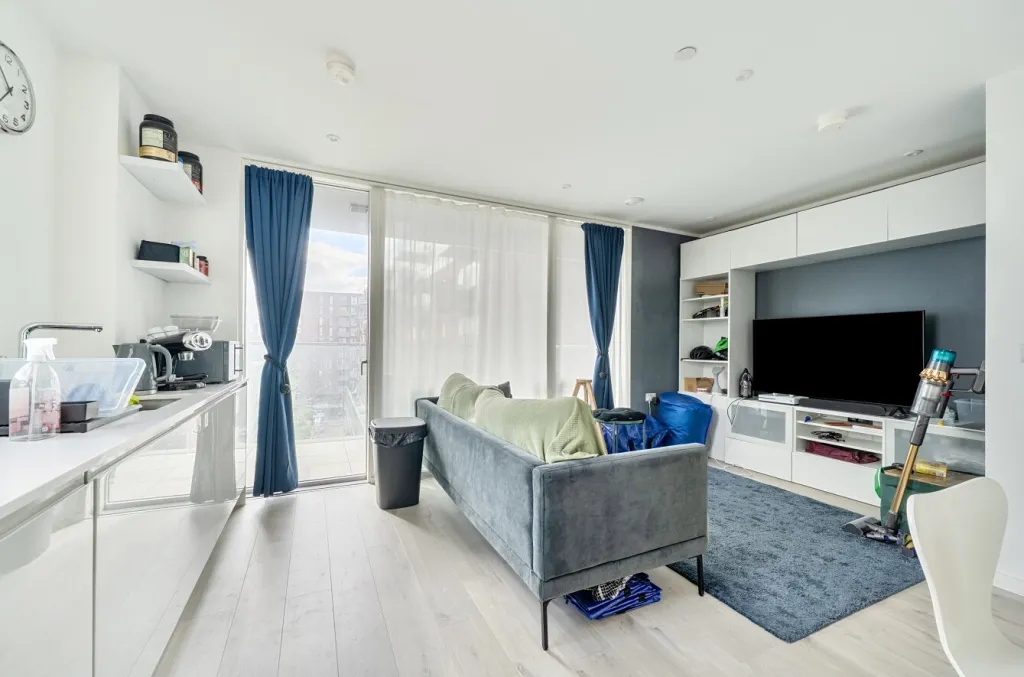 2 bed flat for sale, Corsican Square, Bow, E3