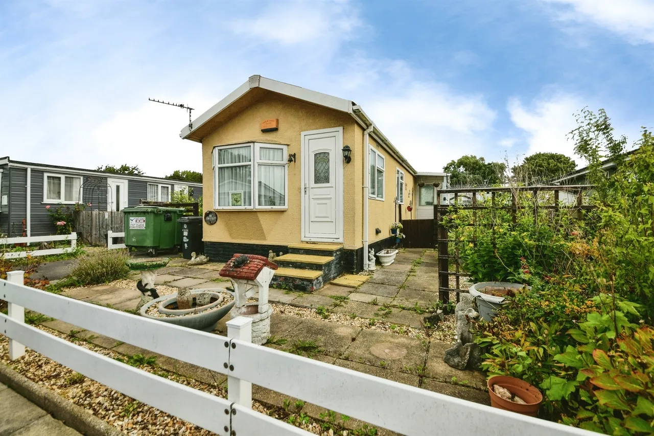 2 bed park home for sale, Seahaven Springs Estate, Mablethorpe, LN12