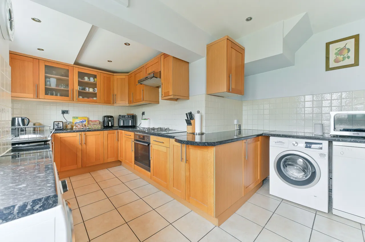 63 Chilmark Road, London, photo 6