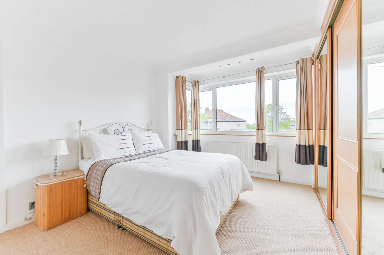 63 Chilmark Road, London, photo 10