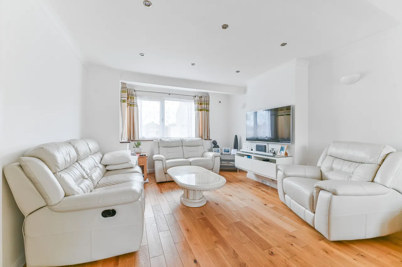 63 Chilmark Road, London, photo 2