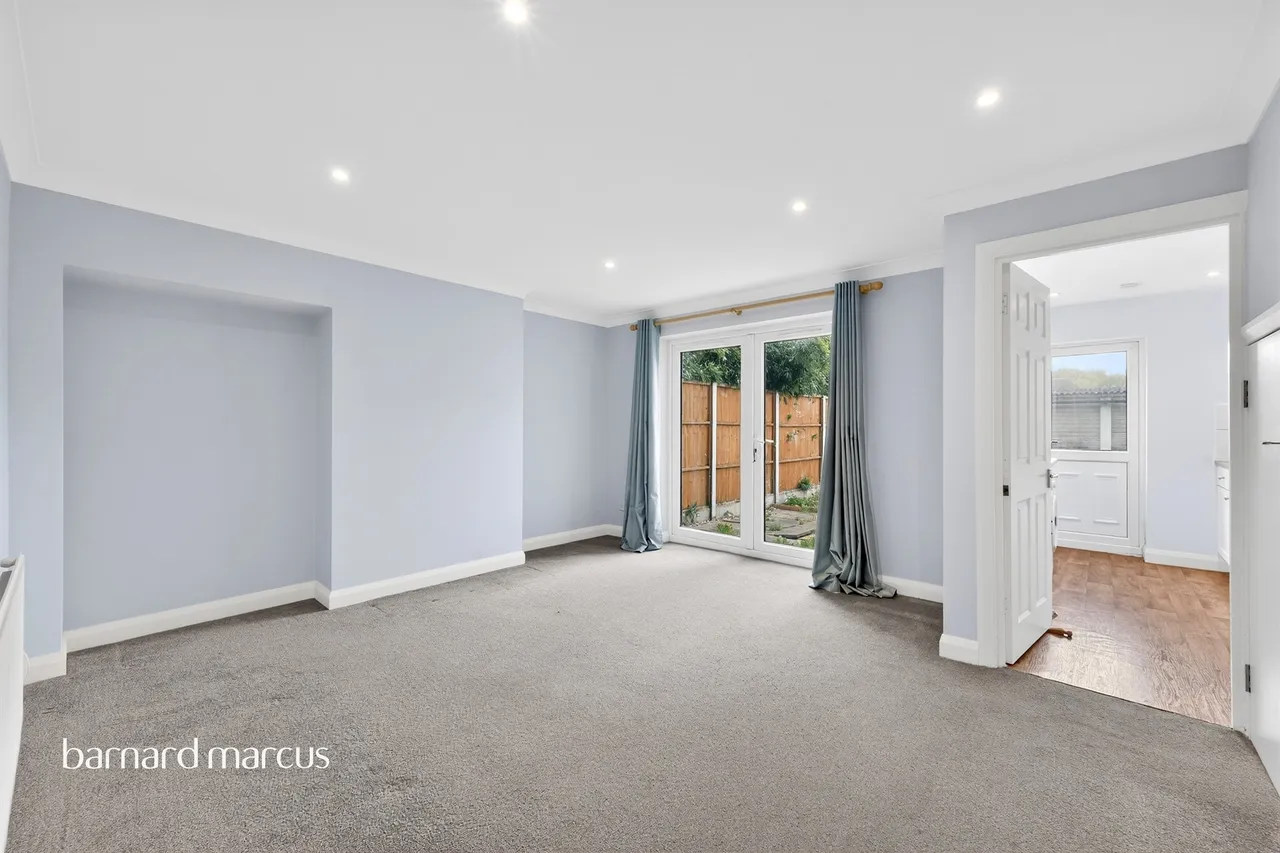 The Parade, Spa Drive, Epsom, photo 2