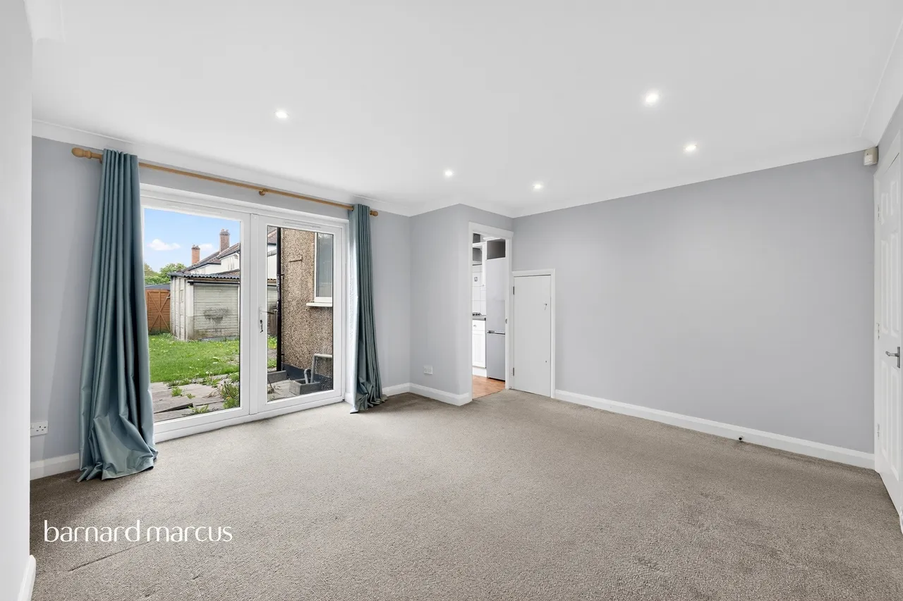 The Parade, Spa Drive, Epsom, photo 3