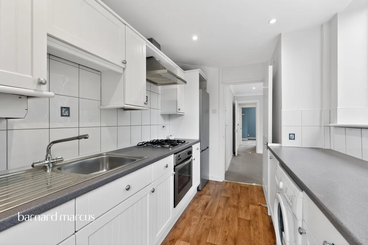 The Parade, Spa Drive, Epsom, photo 6