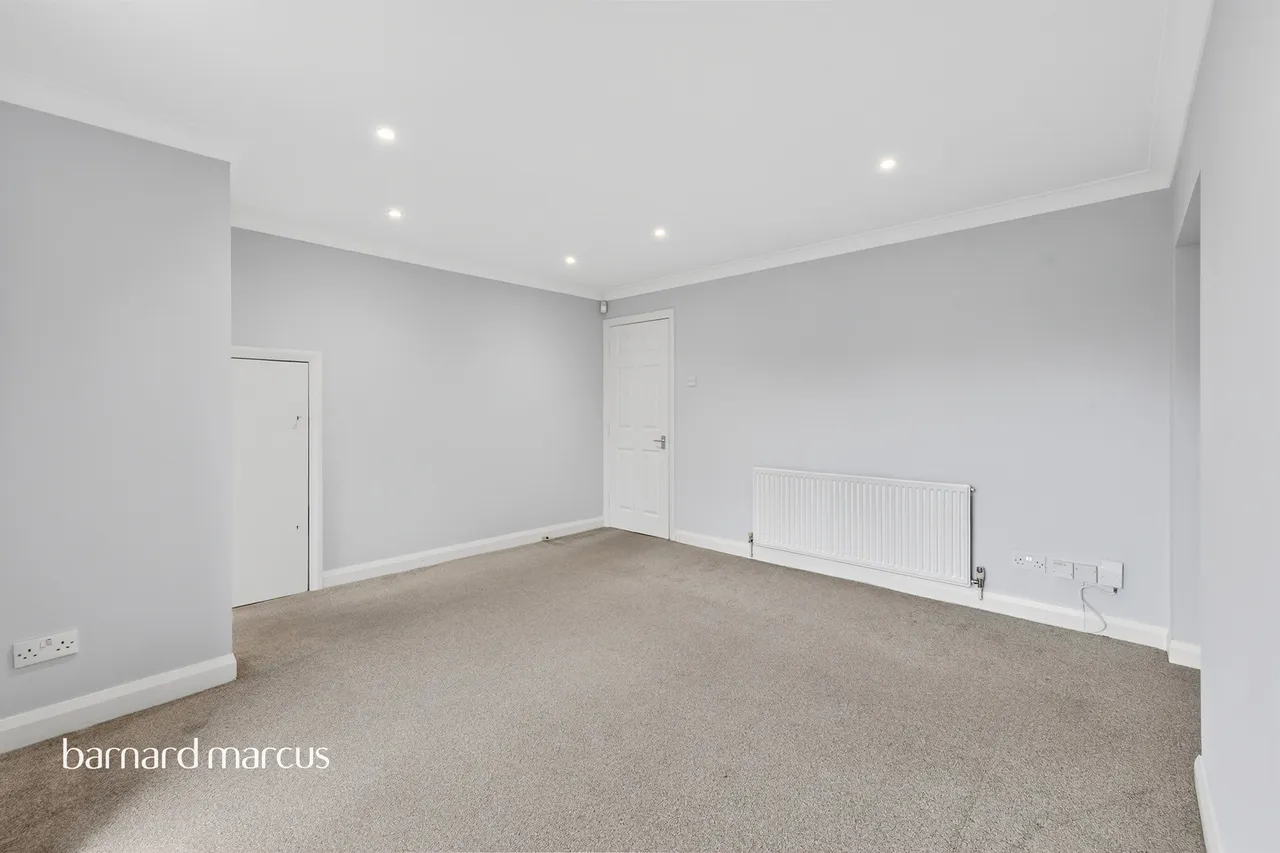 The Parade, Spa Drive, Epsom, photo 4