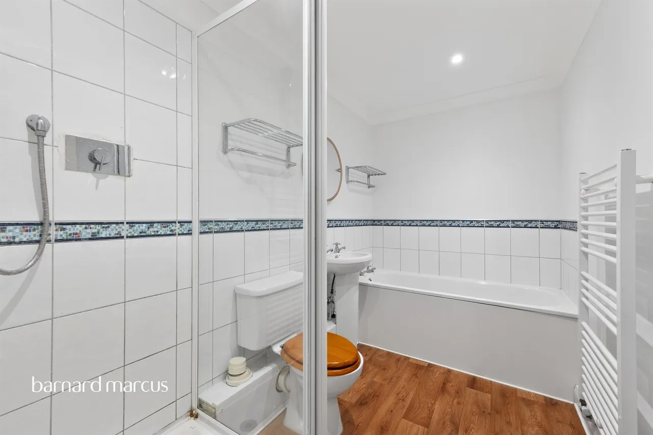 The Parade, Spa Drive, Epsom, photo 9