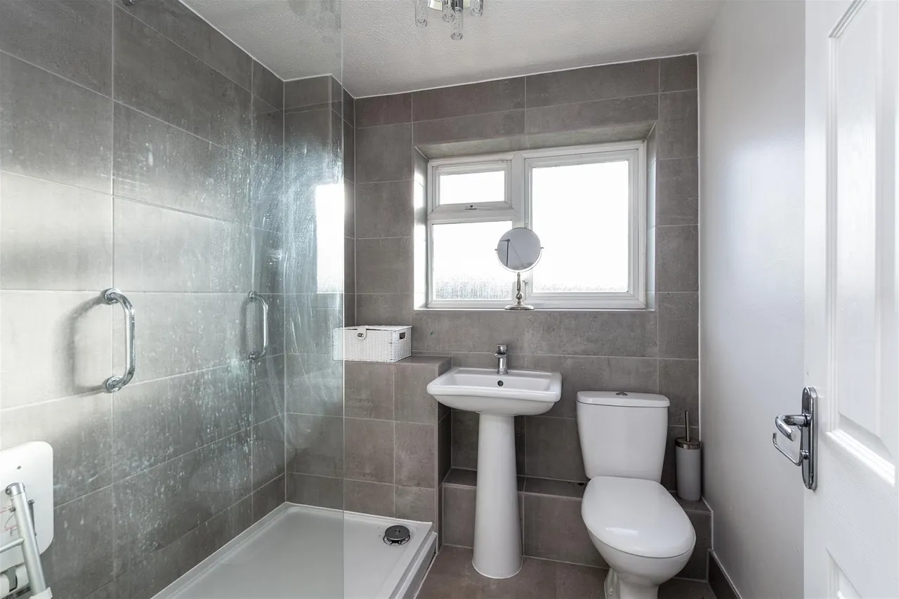 Sandown Road, Gravesend, Kent DA12 5EN, photo 7