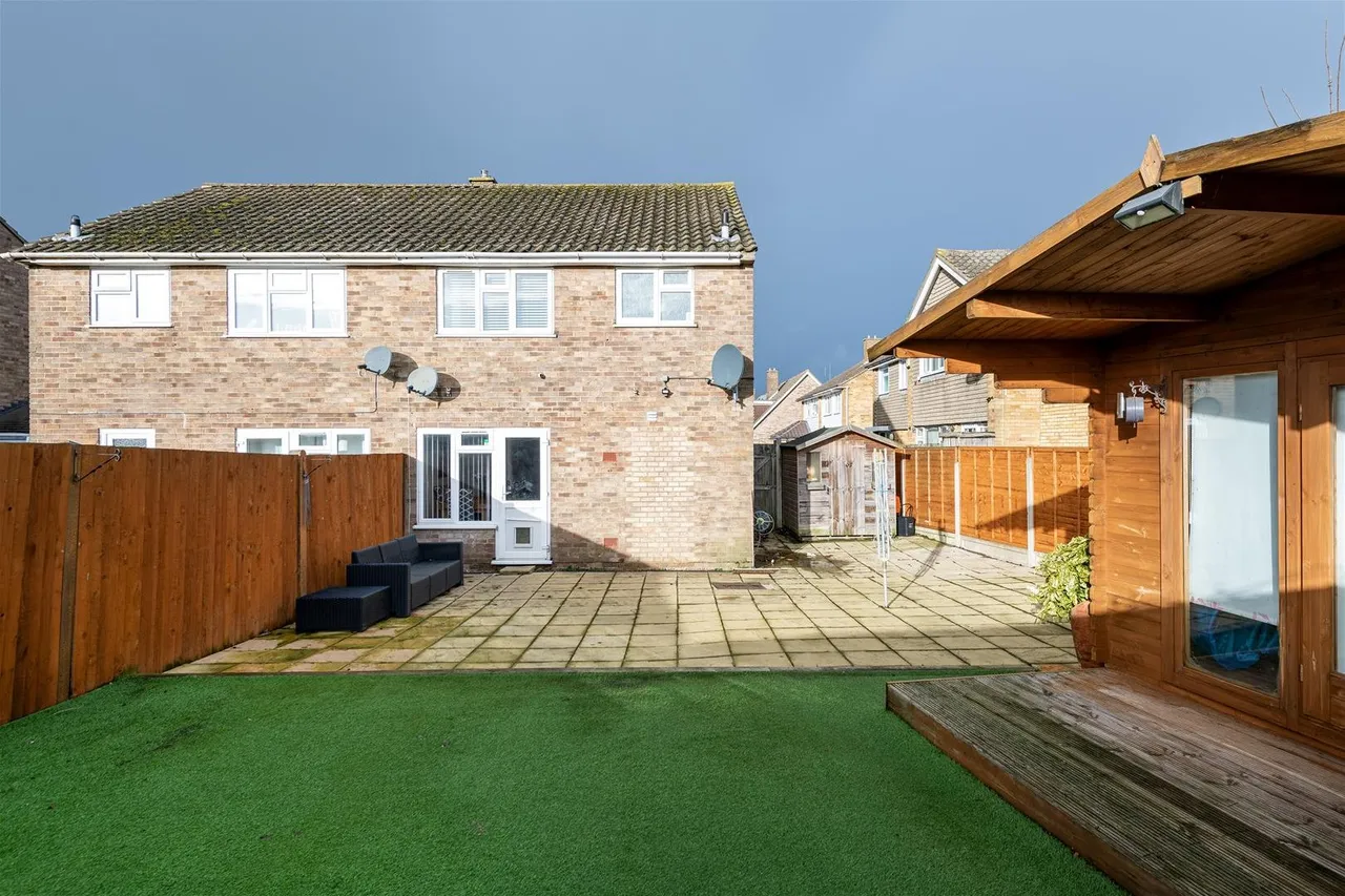 Sandown Road, Gravesend, Kent DA12 5EN, photo 11