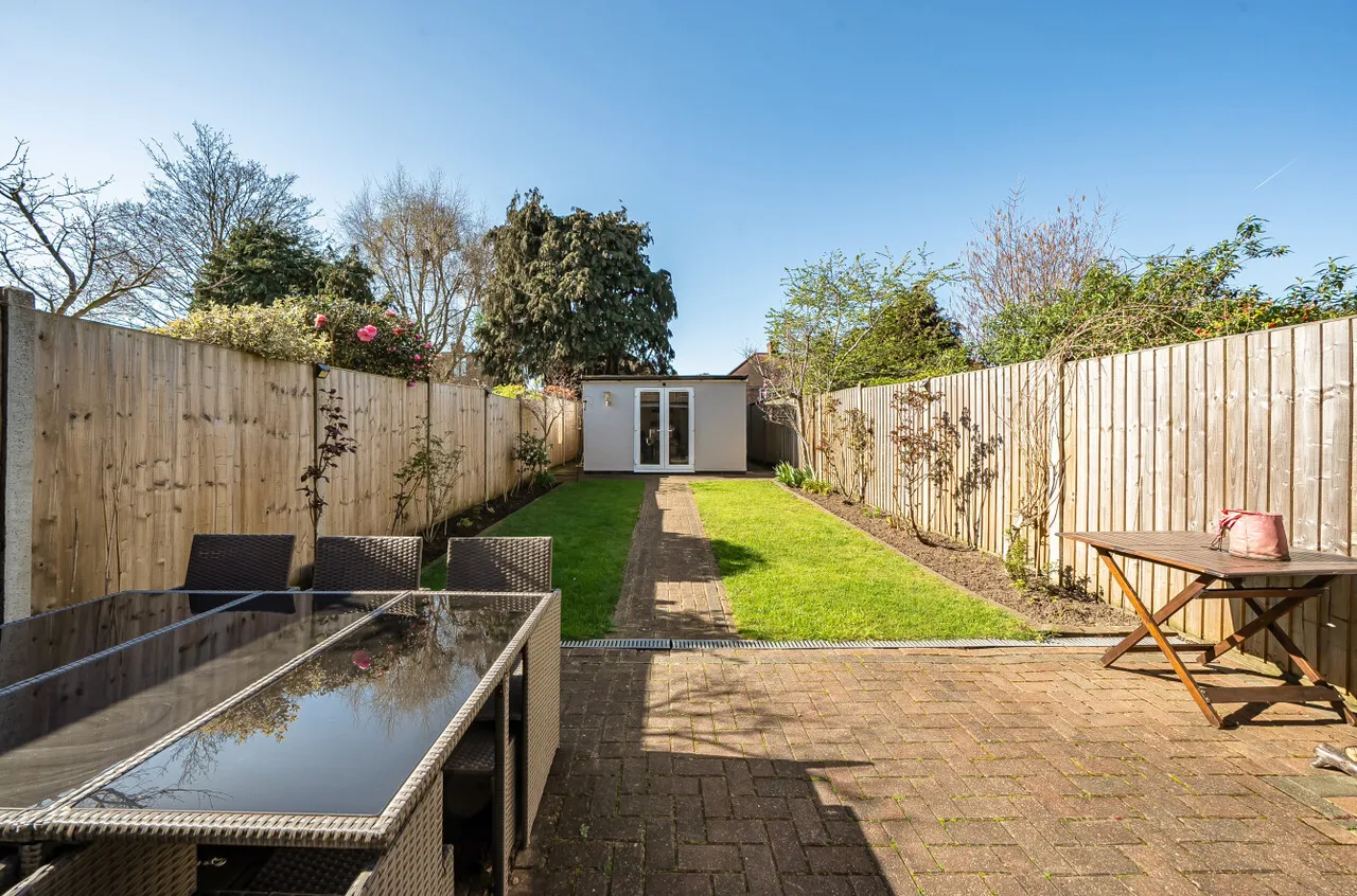 Cottimore Avenue, Walton On Thames, KT12, photo 21