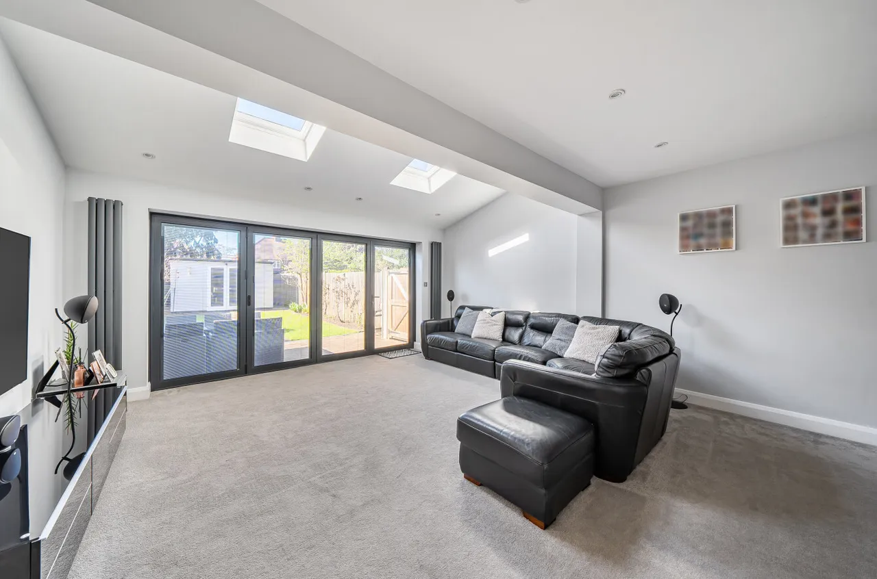 Cottimore Avenue, Walton On Thames, KT12, photo 13