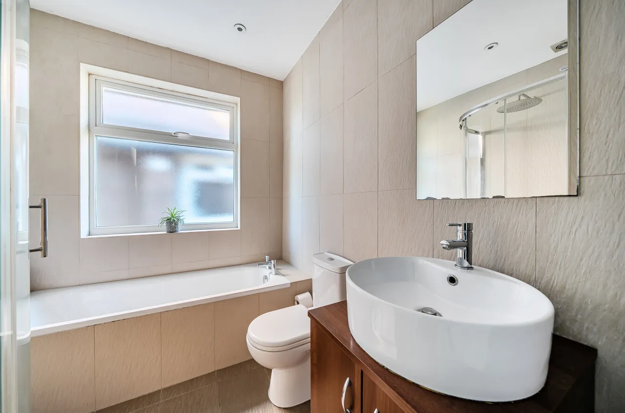 Cottimore Avenue, Walton On Thames, KT12, photo 10