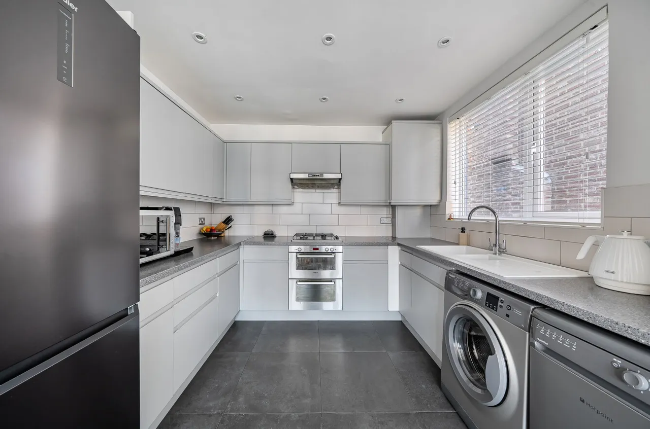Cottimore Avenue, Walton On Thames, KT12, photo 5