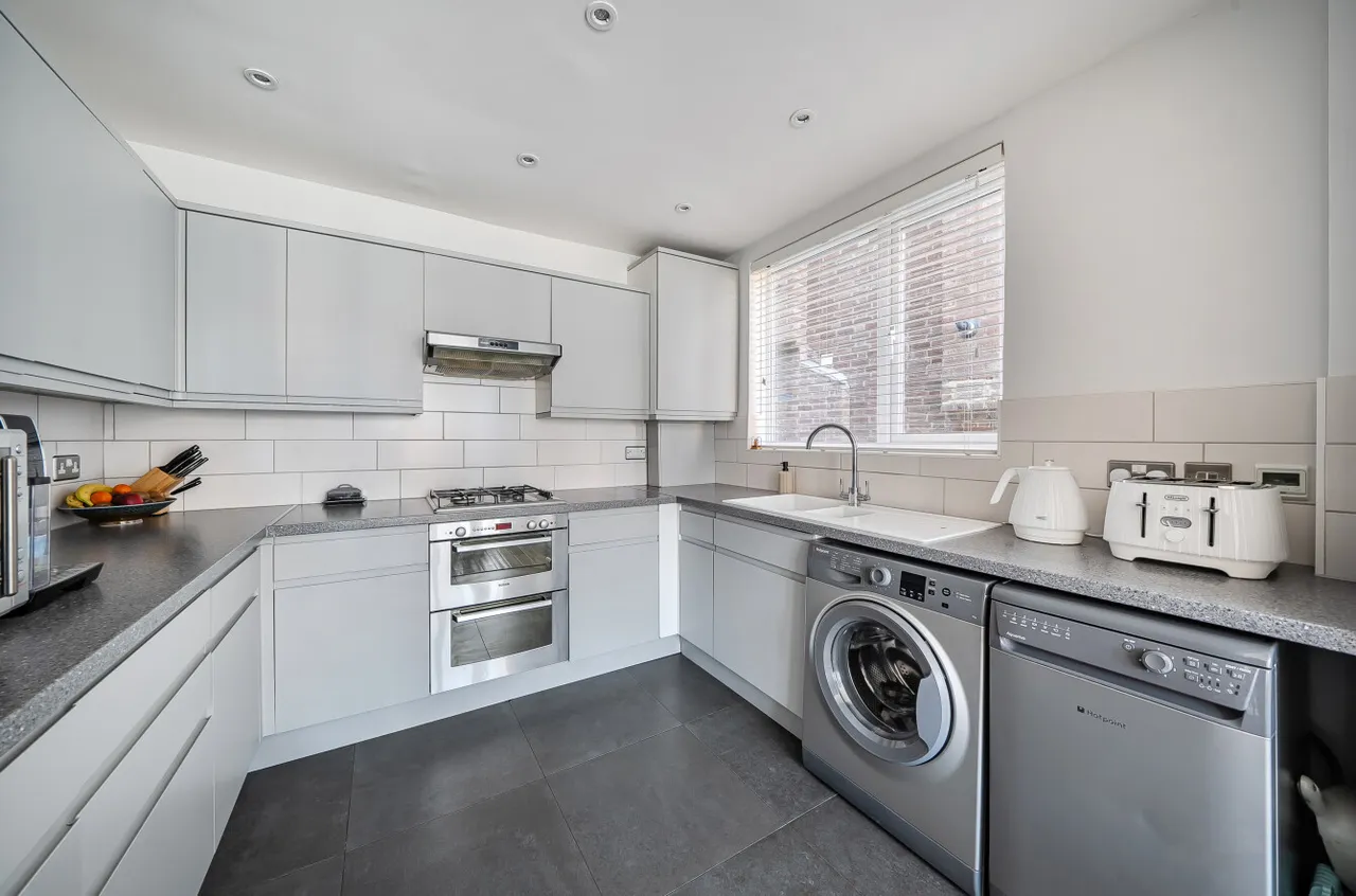 Cottimore Avenue, Walton On Thames, KT12, photo 15