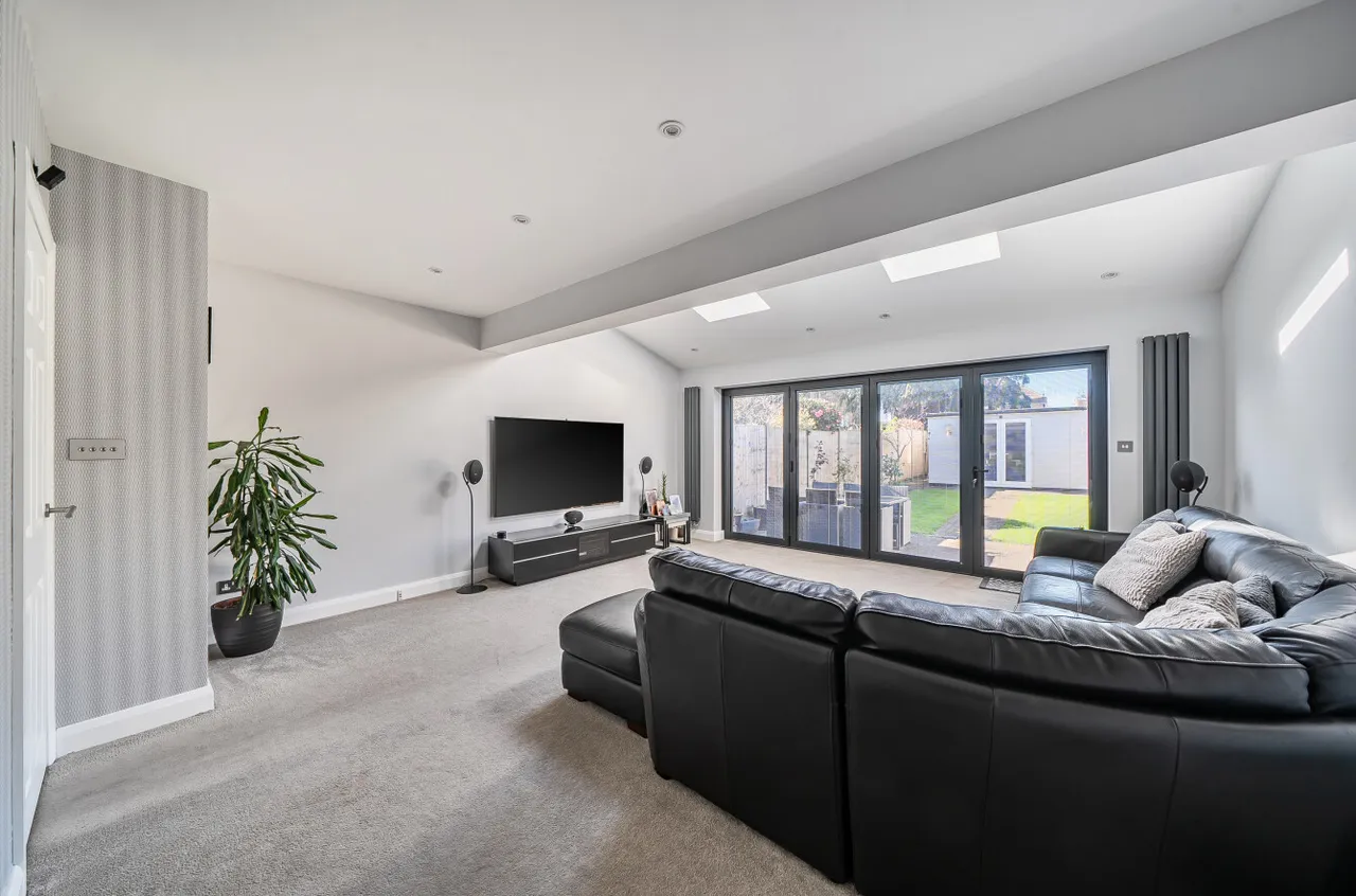 Cottimore Avenue, Walton On Thames, KT12, photo 16
