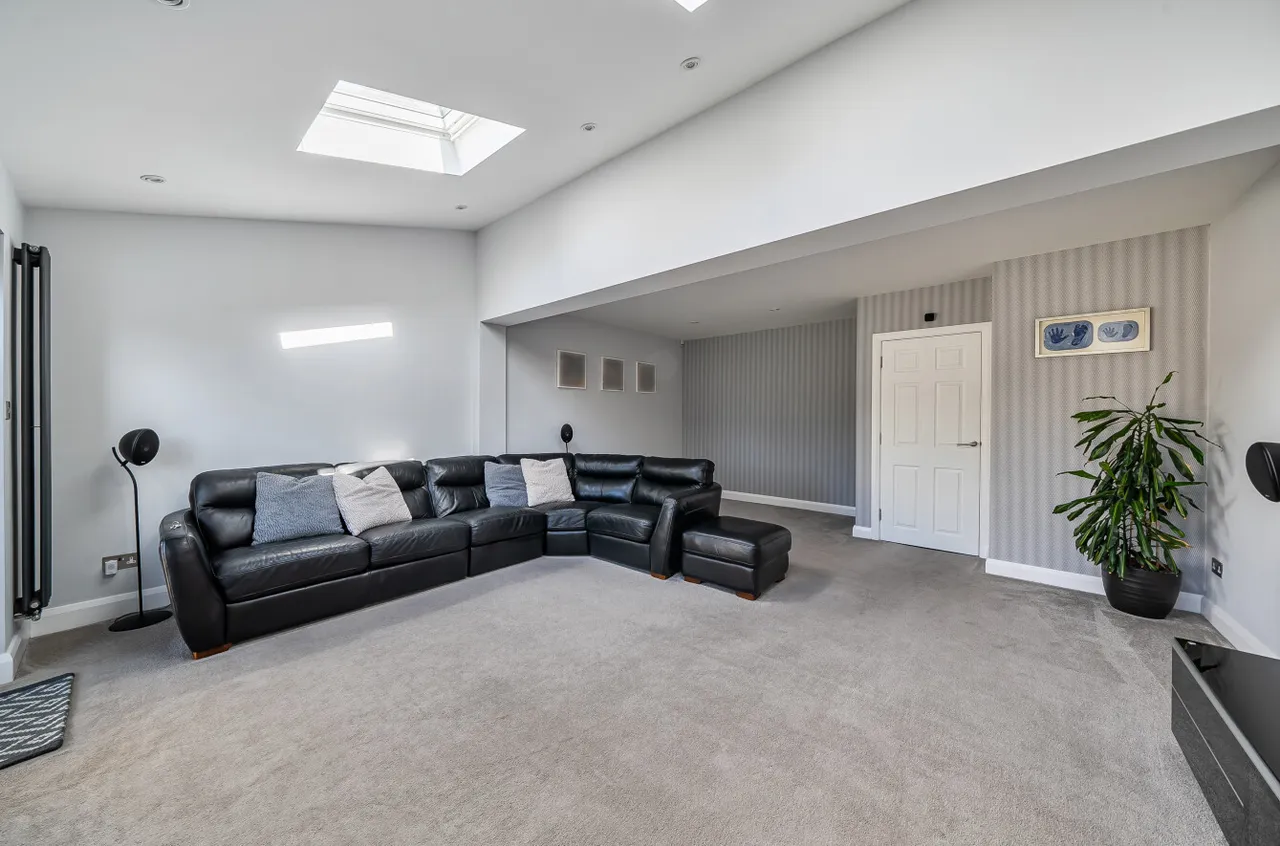 Cottimore Avenue, Walton On Thames, KT12, photo 17