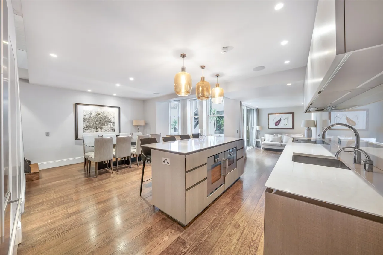 3 bed flat to rent — Cadogan Gardens, London, SW3