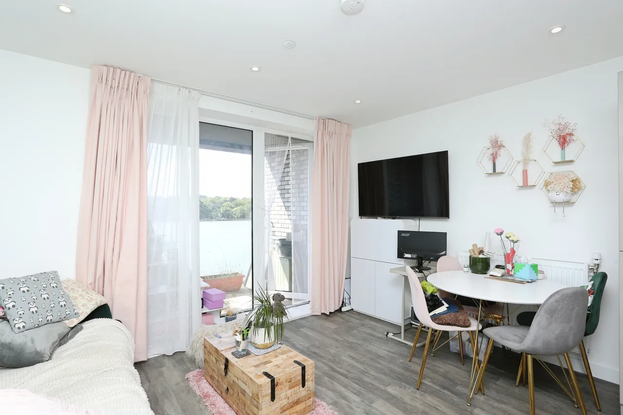 445 Woolwich Road, London, photo 9