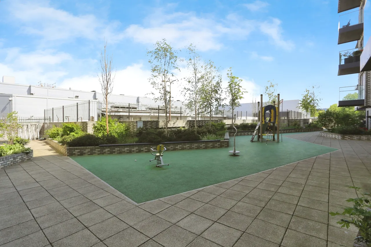 445 Woolwich Road, London, photo 7