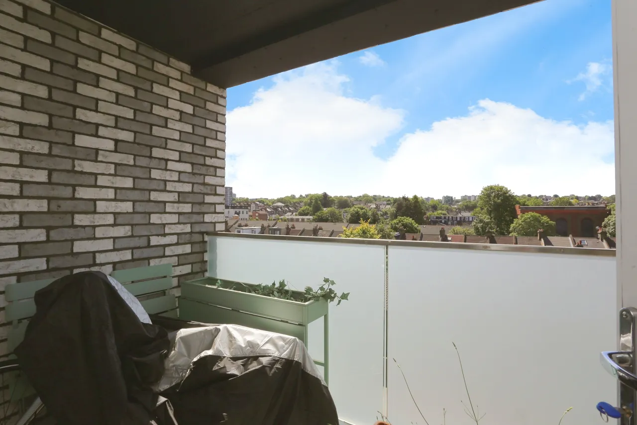 445 Woolwich Road, London, photo 2