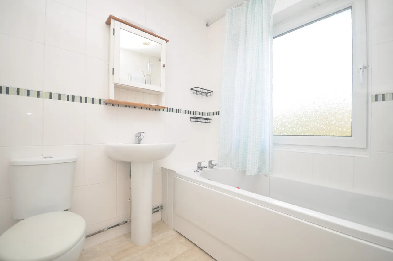 Bruce Grove, Chelmsford, CM2, photo 12