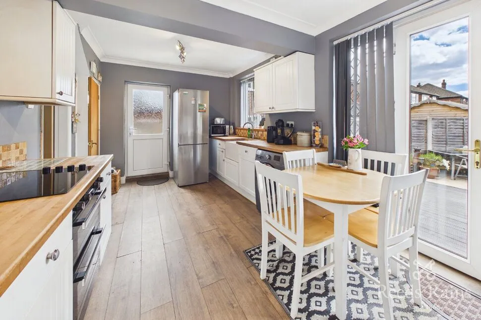 Aberford Road, Woodlesford, West Yorkshire, LS26, photo 12