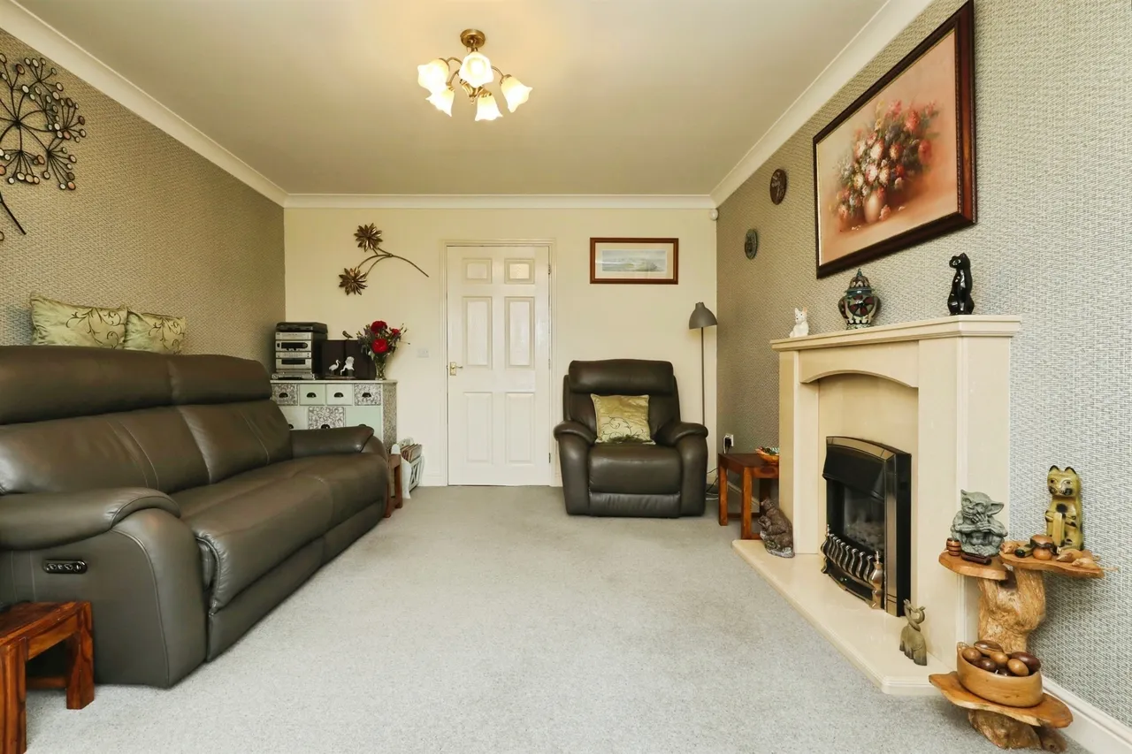 Camborne Crescent, Retford, photo 9
