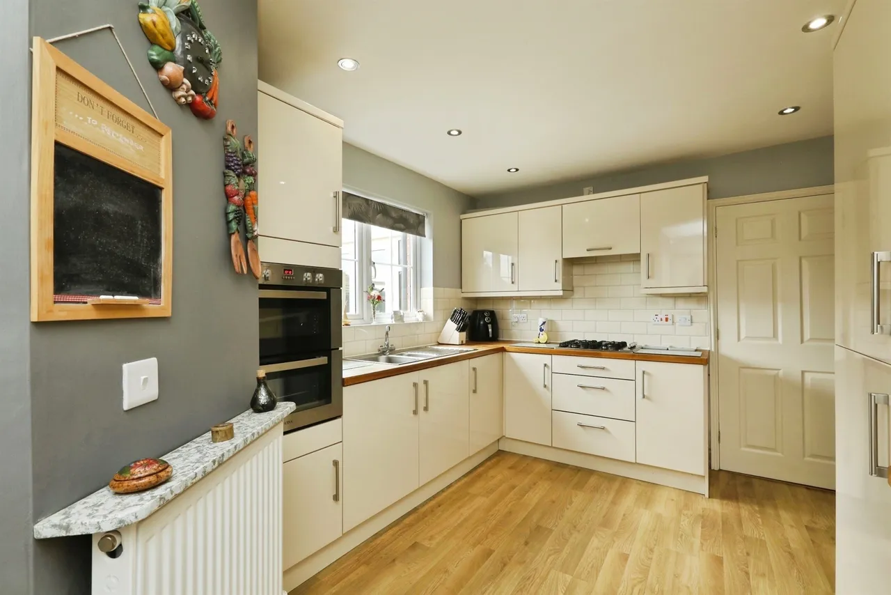 Camborne Crescent, Retford, photo 4