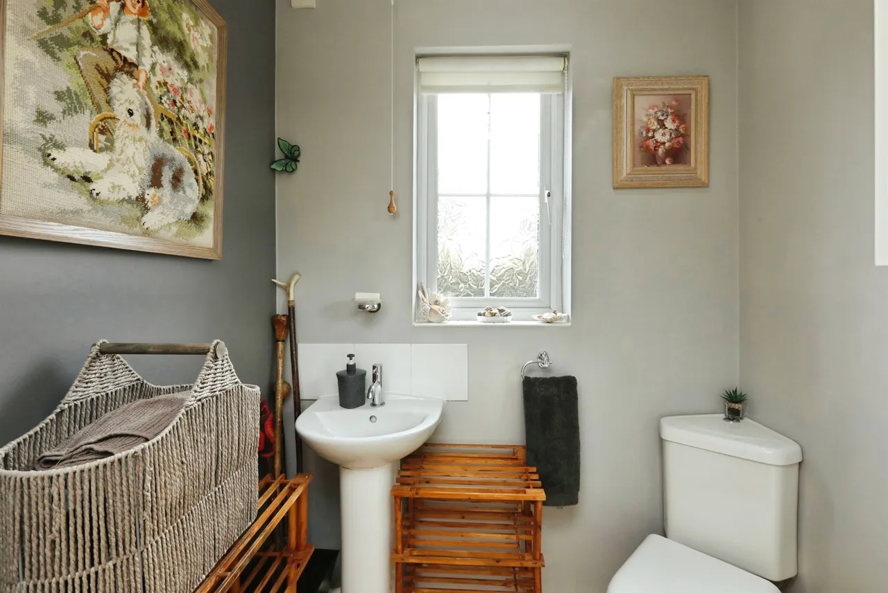 Camborne Crescent, Retford, photo 10