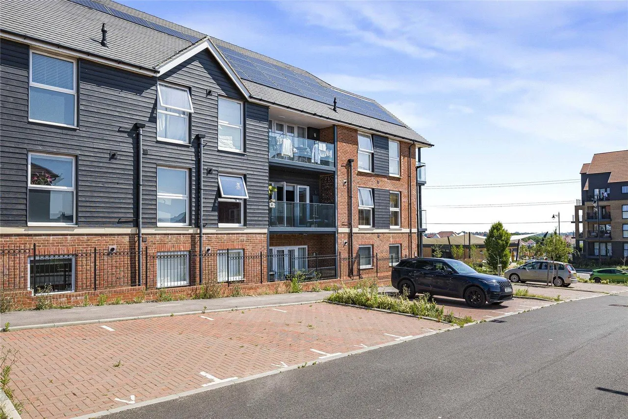Ackers Drive, Weldon, DA10, photo 28