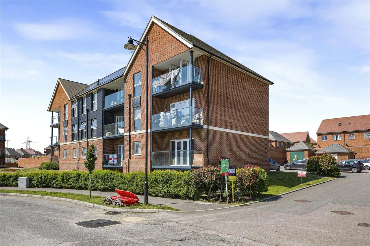 2 bed 2 bedroom property for sale, Ackers Drive, Weldon, DA10