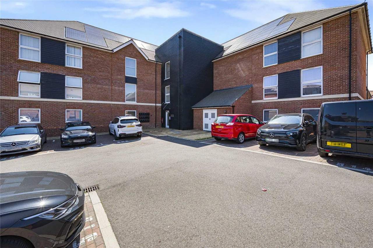 Ackers Drive, Weldon, DA10, photo 27