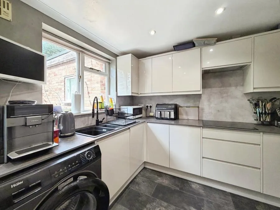 Manston Drive, Bracknell, RG12, photo 2