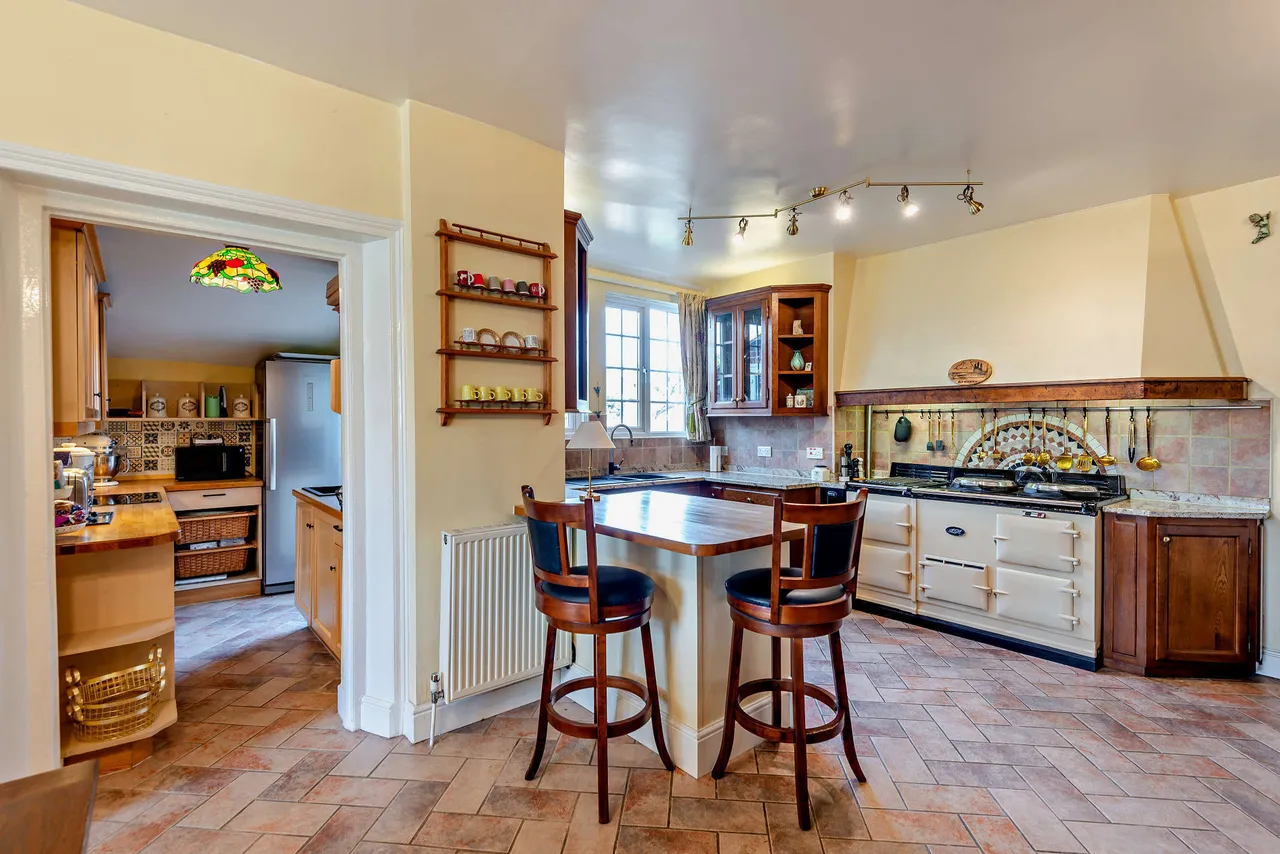 London Road, Bagshot, GU19, photo 6
