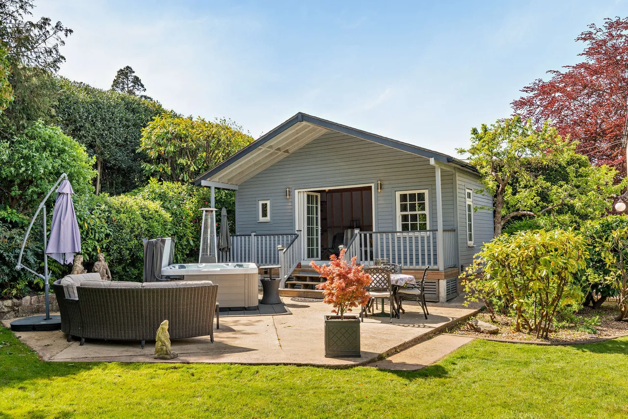 London Road, Bagshot, GU19, photo 11