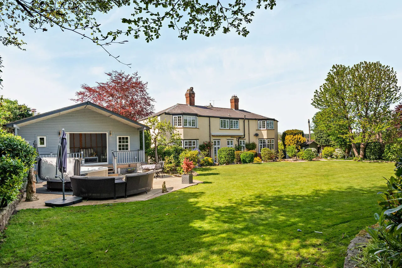 London Road, Bagshot, GU19, photo 10