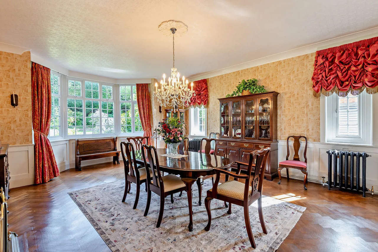 London Road, Bagshot, GU19, photo 4