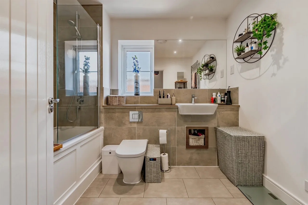 Pullman Avenue, Haywards Heath, RH16, photo 9