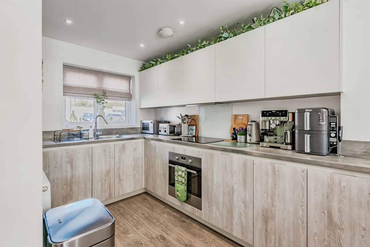 Pullman Avenue, Haywards Heath, RH16, photo 5